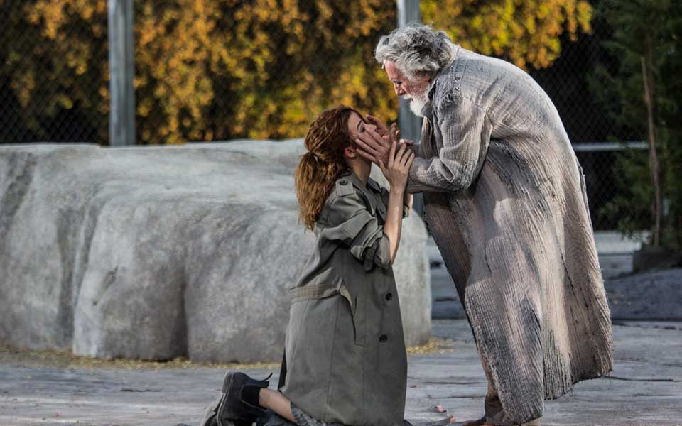 χαμηλόφωνο-ποίημα-στην-επίδαυρο-2268007