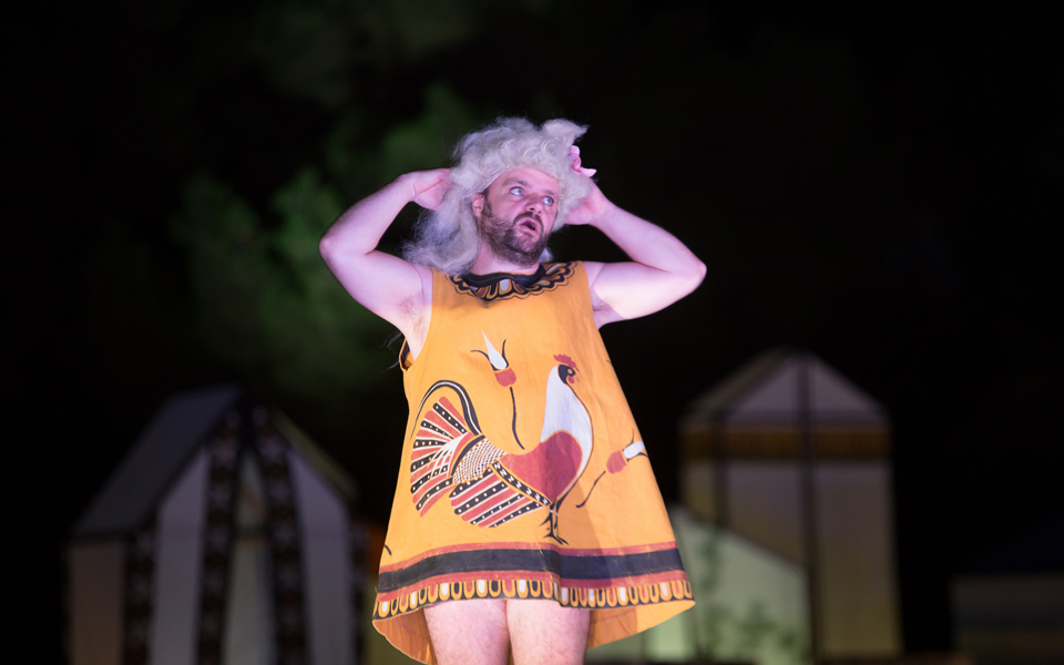 επιτέλους-αριστοφανικό-θέατρο-με-ποι-2265650