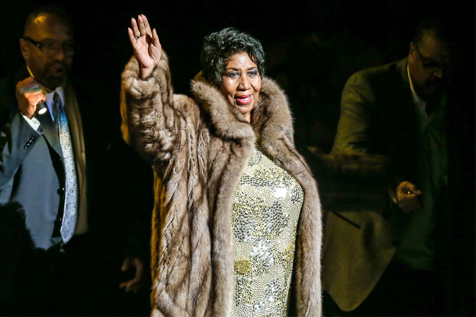 h-peta-ζητά-τα-γούνινα-παλτά-της-aretha-franklin-2269730