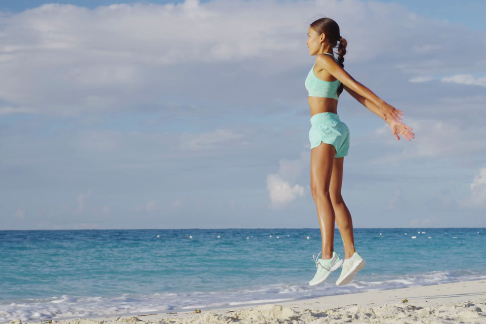 παραλία-ασκήσεις-με-αναπήδηση-για-να-β-2267968