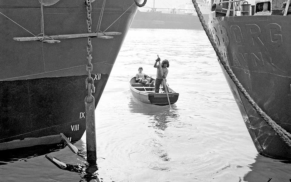 μια-ασπρόμαυρη-θάλασσα-στο-αεροδρόμι-2268974