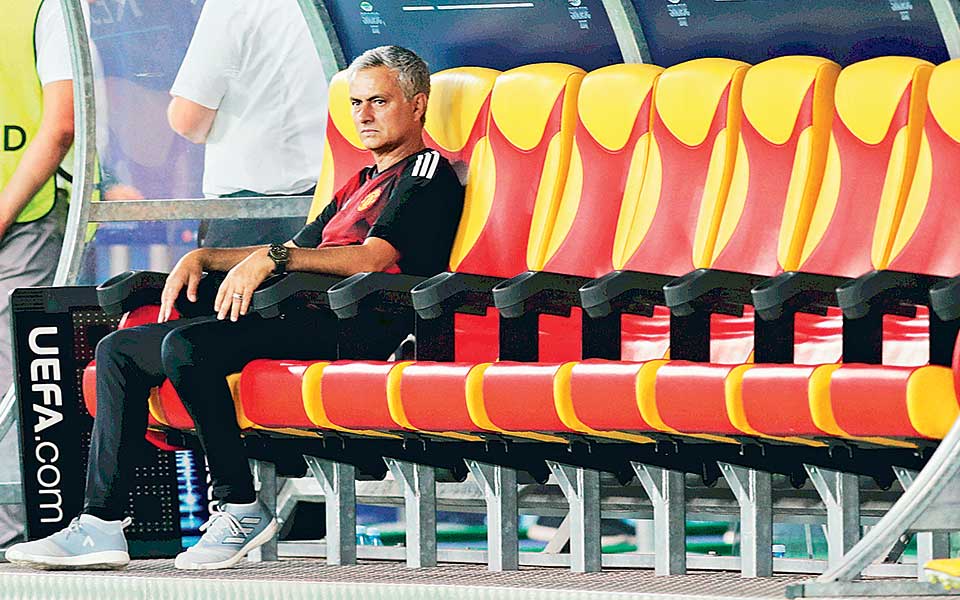 πρέμιερ-λιγκ-στη-σέντρα-με-μπάλα-από-2267094