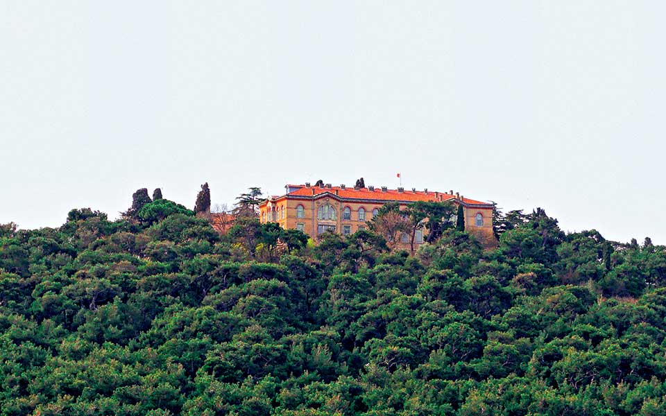 μεγάλη-ισλαμική-σχολή-δίπλα-στη-χάλ-2265564