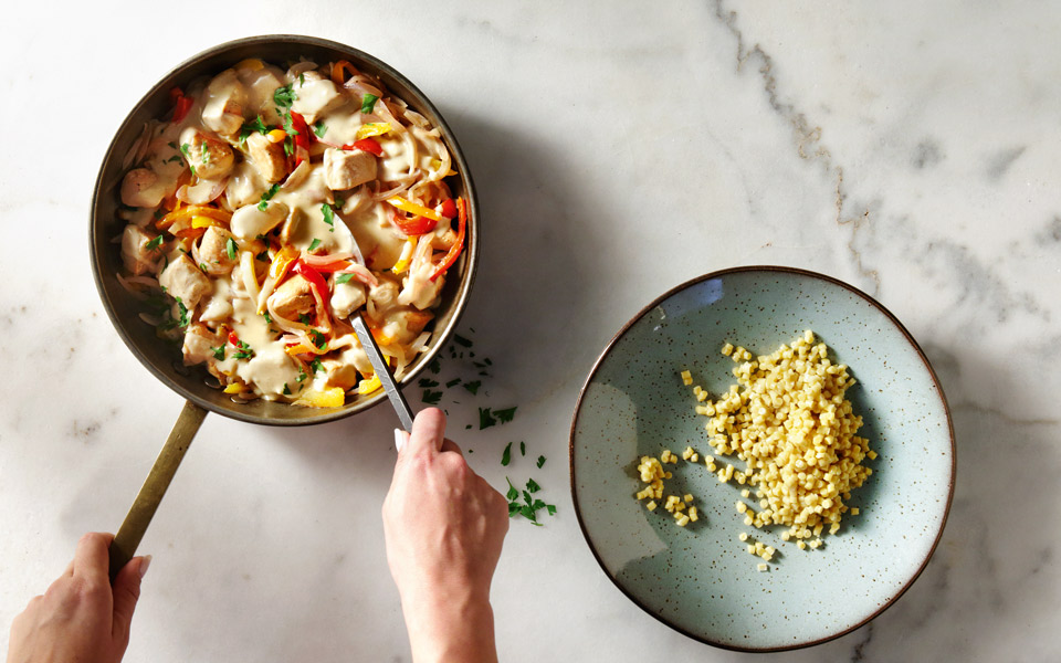 κοτόπουλο-με-πιπεριές-και-γιαούρτι-2265581