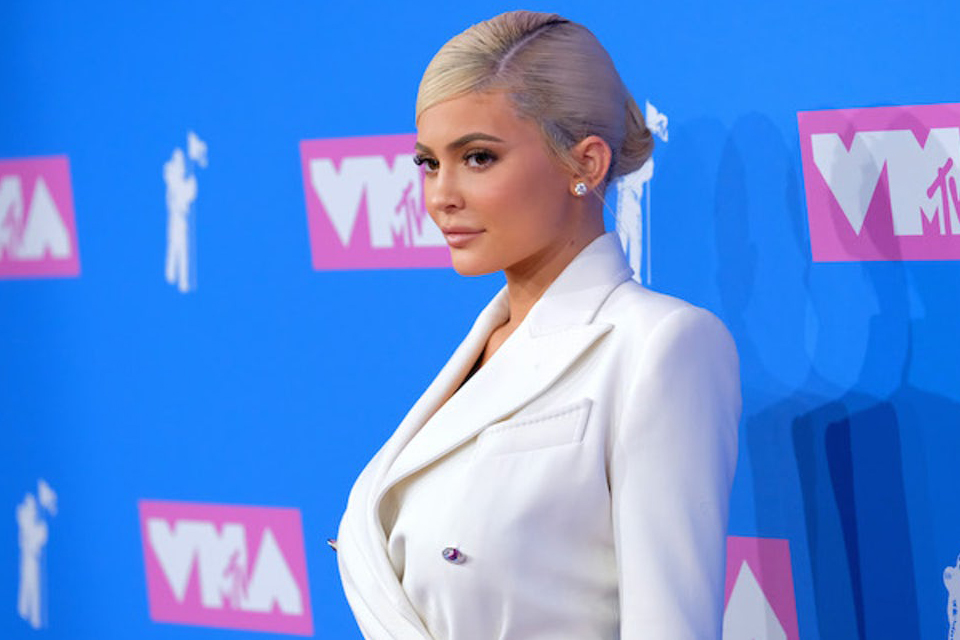 step-by-step-το-σινιόν-της-kylie-jenner-από-την-βραδιά-των-vmas-2018-2269020