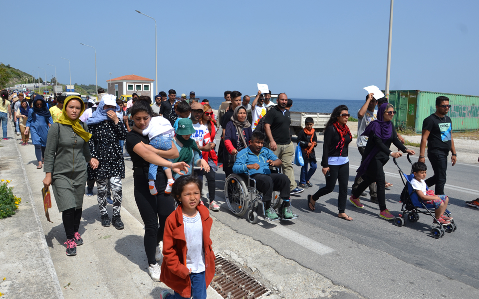 πάνω-από-10-000-οι-αιτούντες-άσυλο-στη-λέσβο-2268493