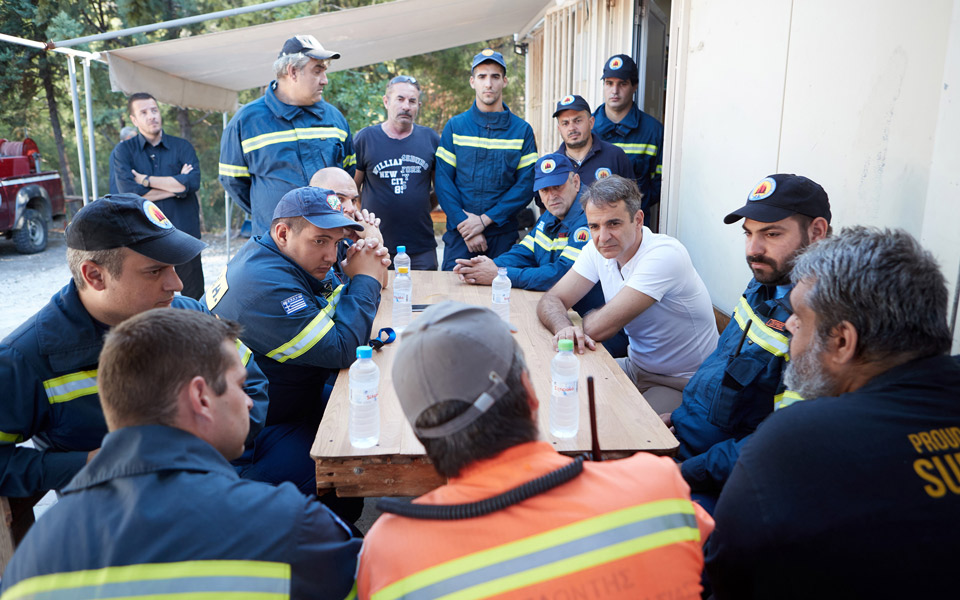 επίσκεψη-μητσοτάκη-στο-πυροφυλάκιο-β-2265778