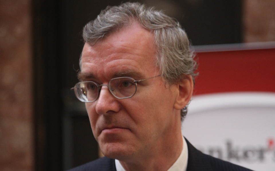 μπομπ-τράα-στην-κ-η-ολιγωρία-του-πολι-2268222