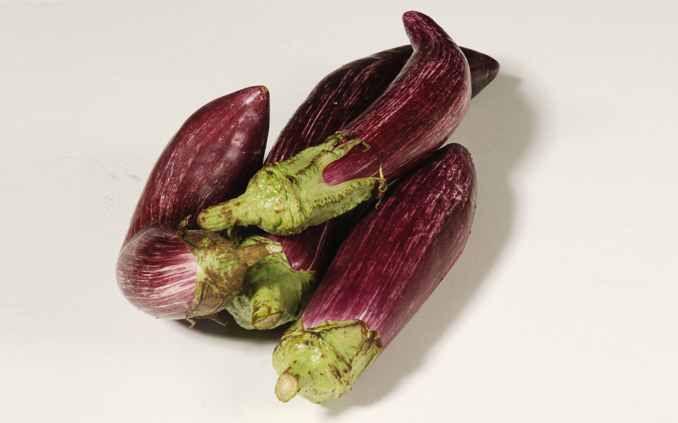 πώς-καθαρίζουμε-τη-μελιτζάνα-2267859