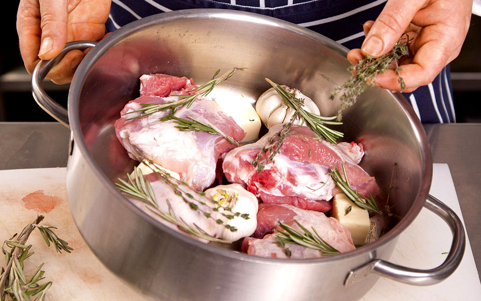 tο-κατσίκι-και-το-αρνί-στην-κατσαρόλα-2268807