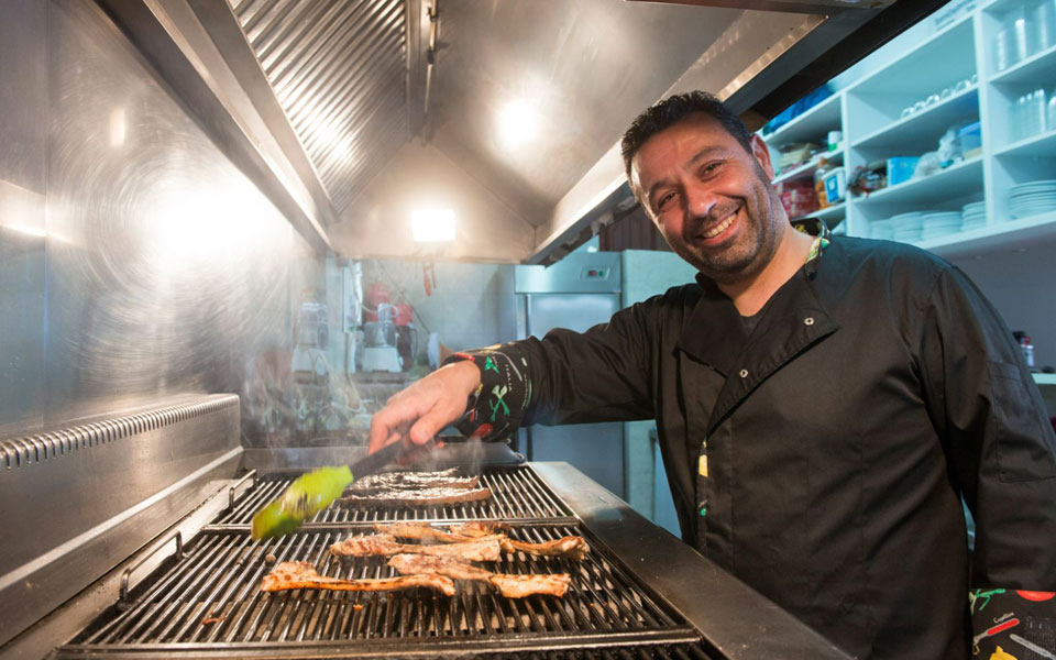 μήτσος-η-ταβέρνα-που-λατρεύουν-οι-ντόπ-2269626