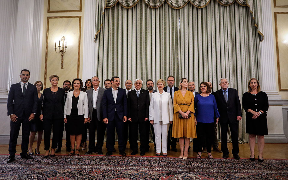 ορκίστηκαν-τα-νέα-μέλη-της-κυβέρνησης-2269992