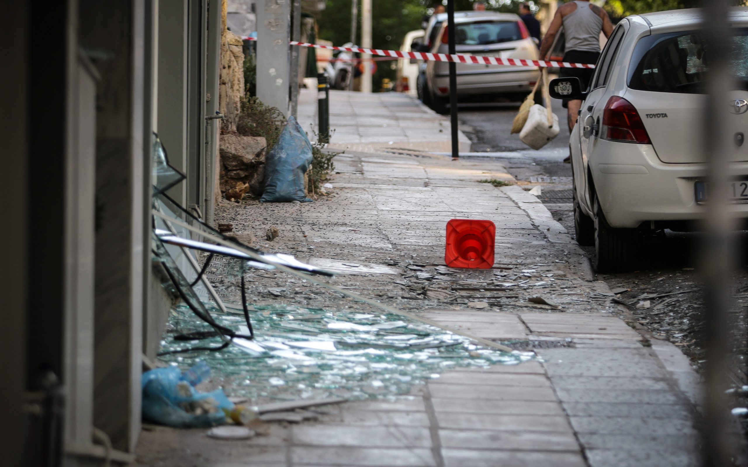ισχυρή-έκρηξη-τη-νύχτα-στον-πειραιά-φω-2268748