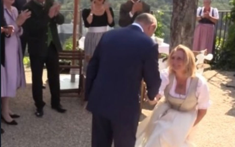 σάλος-από-την-υπόκλιση-της-αυστριακής-2268478