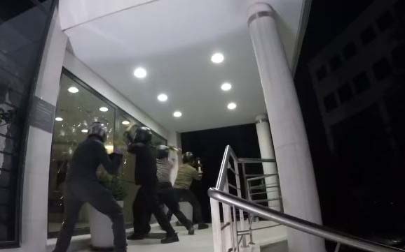 επίθεση-ρουβίκωνα-στα-γραφεία-του-ομί-2269516