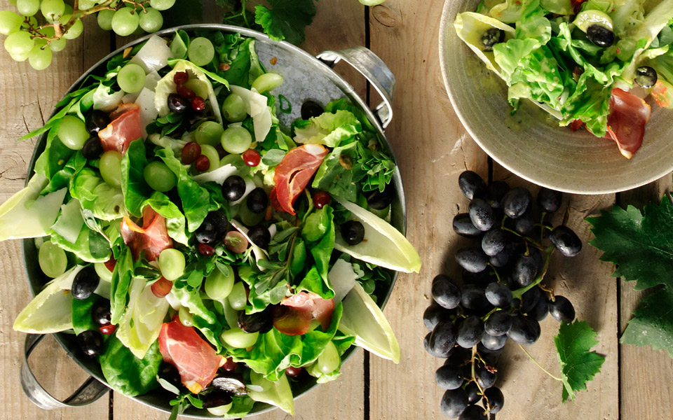 σαλάτα-με-σταφύλι-και-νιώτικο-κεφαλοτ-2265583