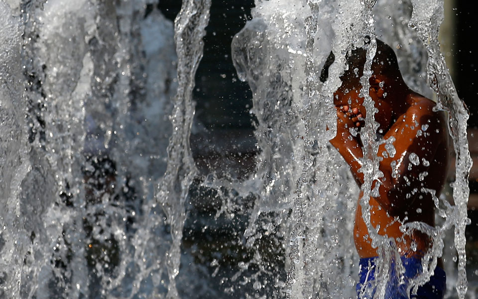 εννέα-νεκροί-στην-ισπανία-από-το-κύμα-κ-2266463