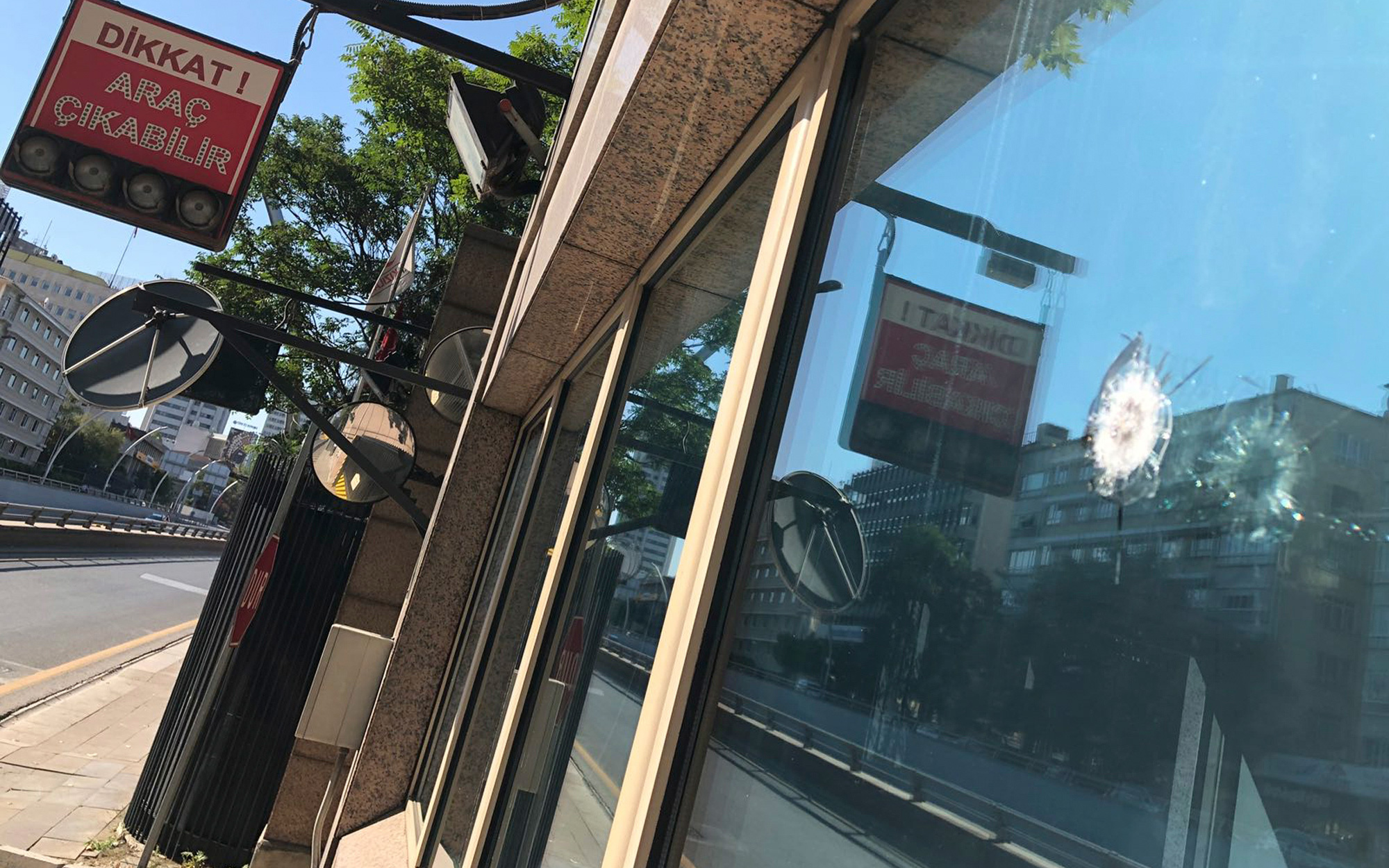 πυροβολισμοί-κατά-της-πρεσβείας-των-η-2268388