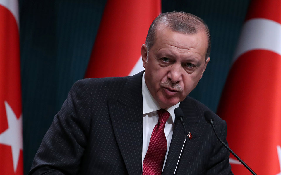 στην-αντεπίθεση-προσπαθεί-να-περάσει-2267597