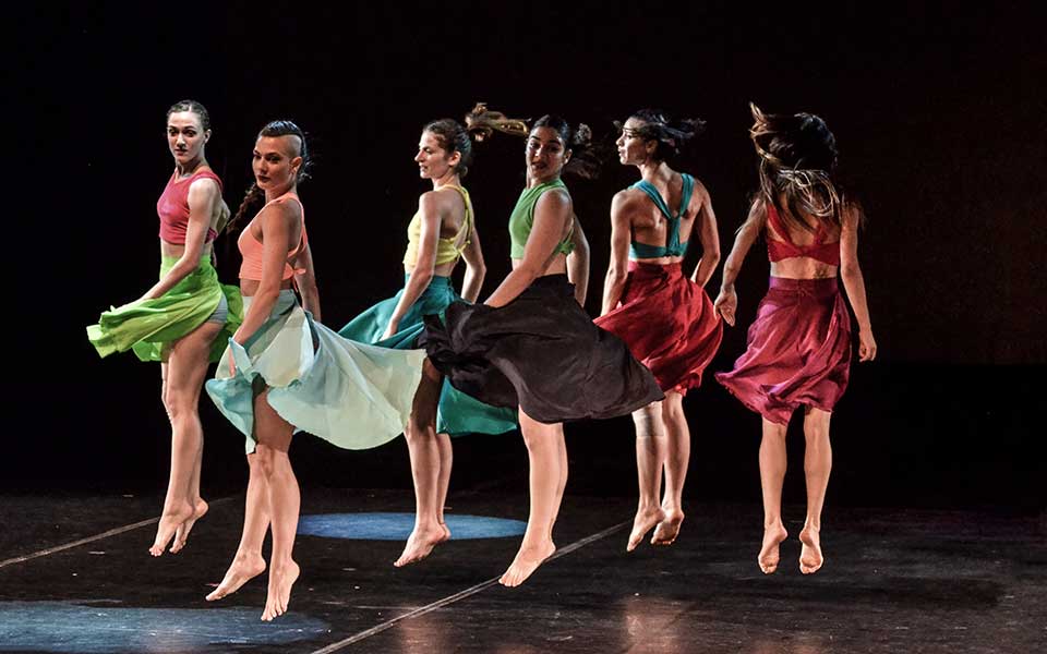 η-θεά-των-αιλουροειδών-χορεύει-στην-αθ-2271249