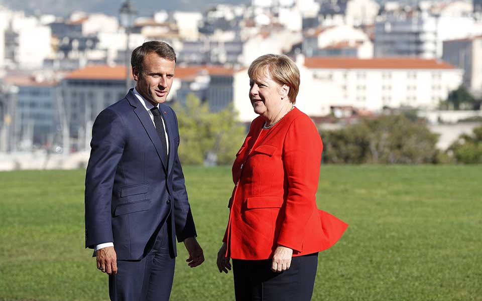 επί-τάπητος-μεταναστευτικό-και-μέλλο-2271620