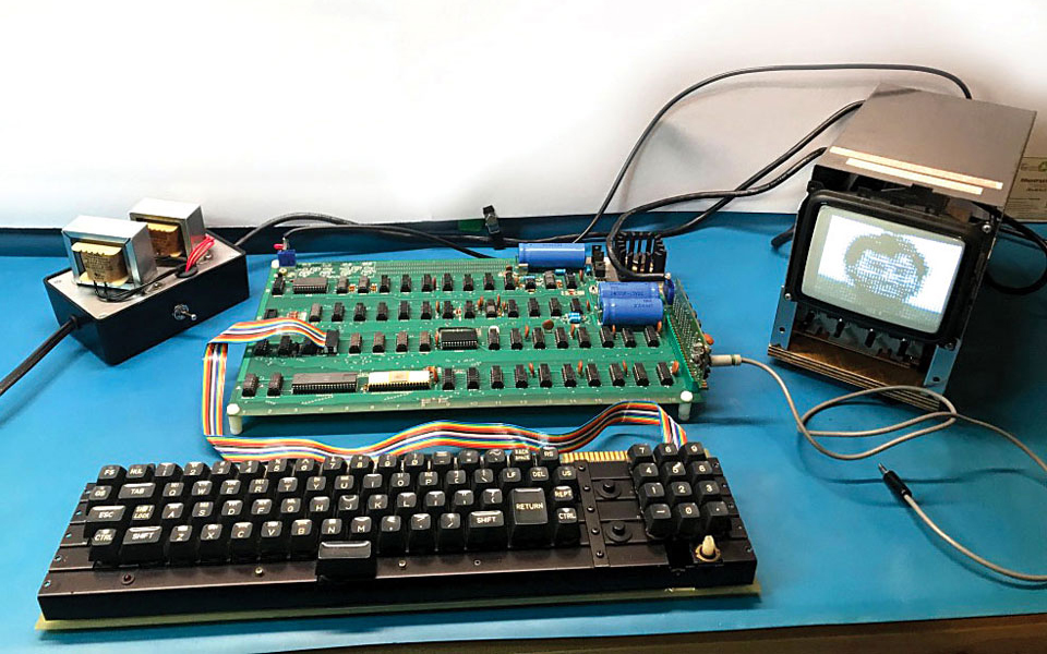 υπολογιστής-apple-1-του-1976-πωλήθηκε-αντί-375-000-δολ-2274684