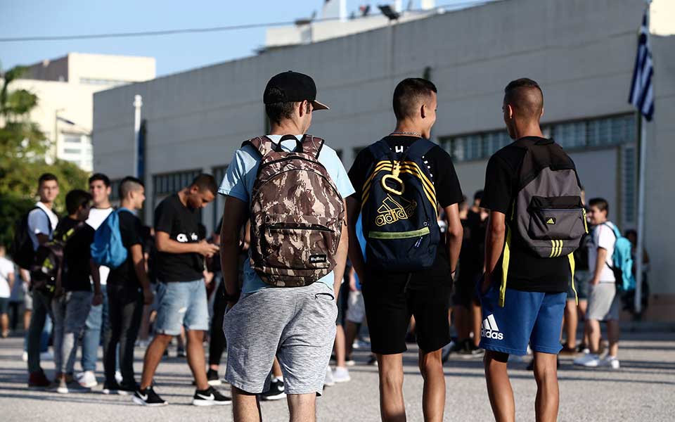 πυροτεχνήματα-με-φόντο-τα-σχολεία-2272465