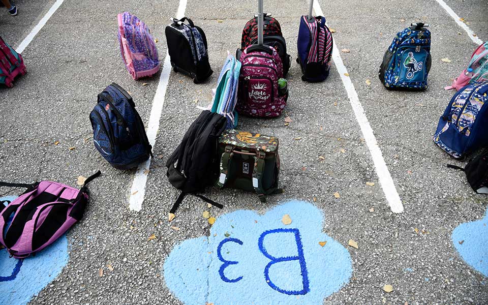 οξεία-απάντηση-και-κριτική-φιλολόγων-2272420