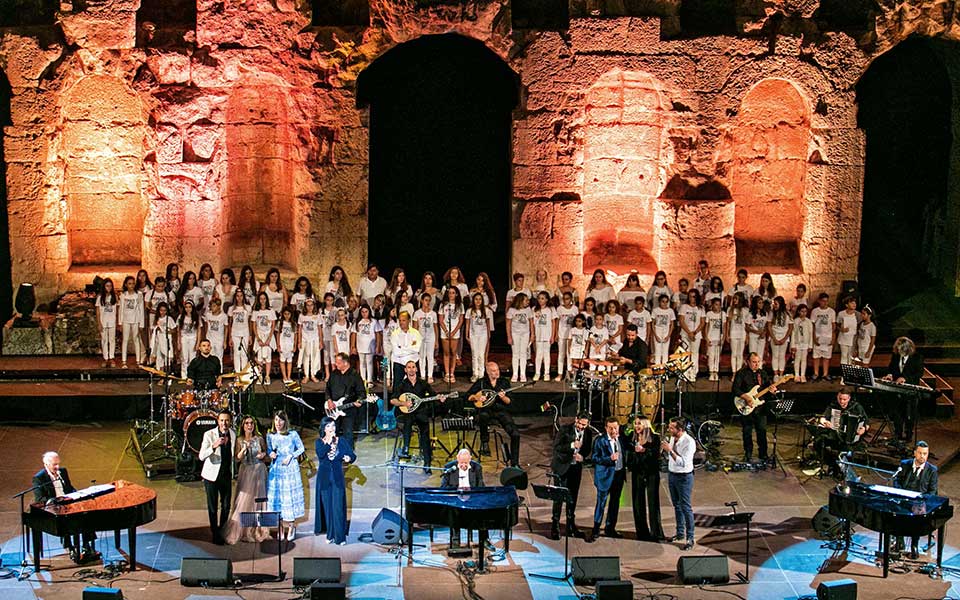 τρεις-σπουδαίοι-συνθέτες-πολλοί-εκλε-2272702