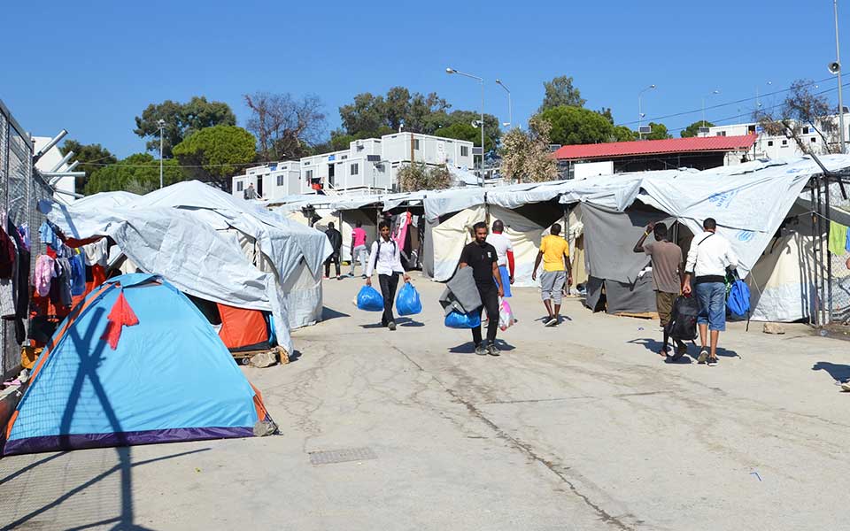 εργαζόμενοι-στη-μόρια-δεν-τα-βγάζουμ-2273286