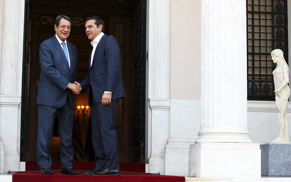 μαξίμου-συμπλέουν-ν-δ-δντ-2273283