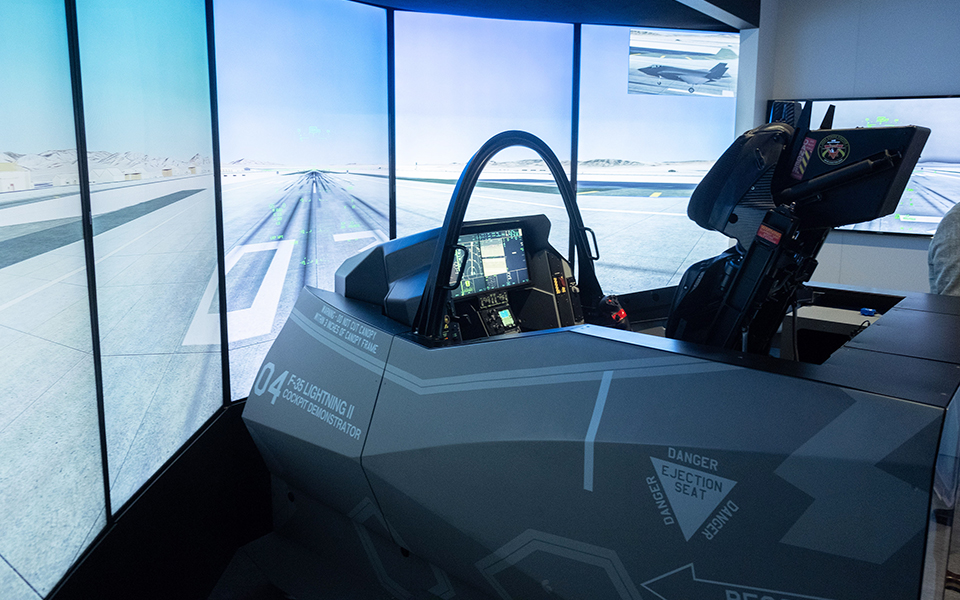 στο-πιλοτήριο-του-συναρπαστικού-f-35-2274138