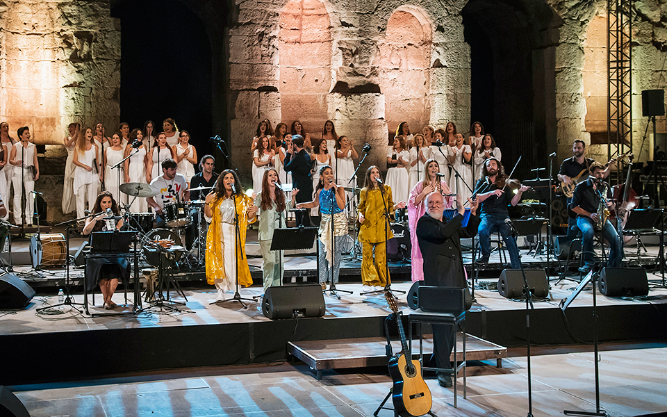 ο-νιόνιος-οι-έφηβοι-και-οι-γονείς-τους-2274549