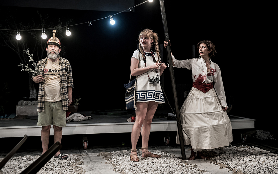 τα-δημήτρια-κολλάνε-το-γυαλί-2275333