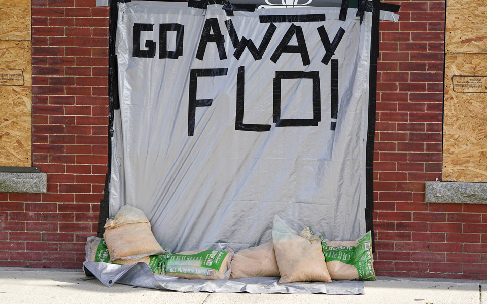 συνεχίζει-να-απειλεί-ο-τυφώνας-φλόρεν-2272536