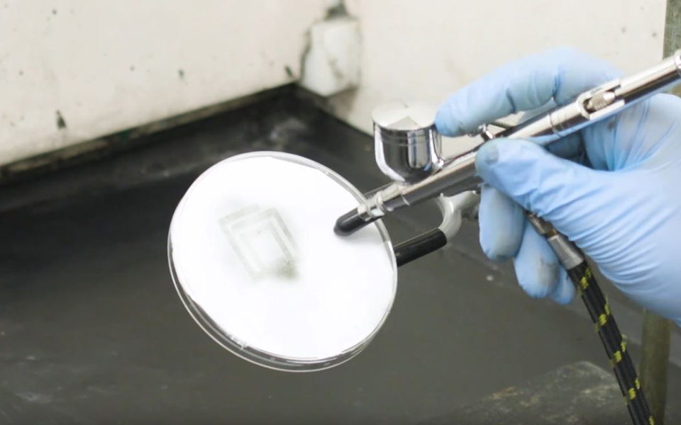 ειδικό-σπρέι-μετατρέπει-κάθε-επιφάνε-2274345