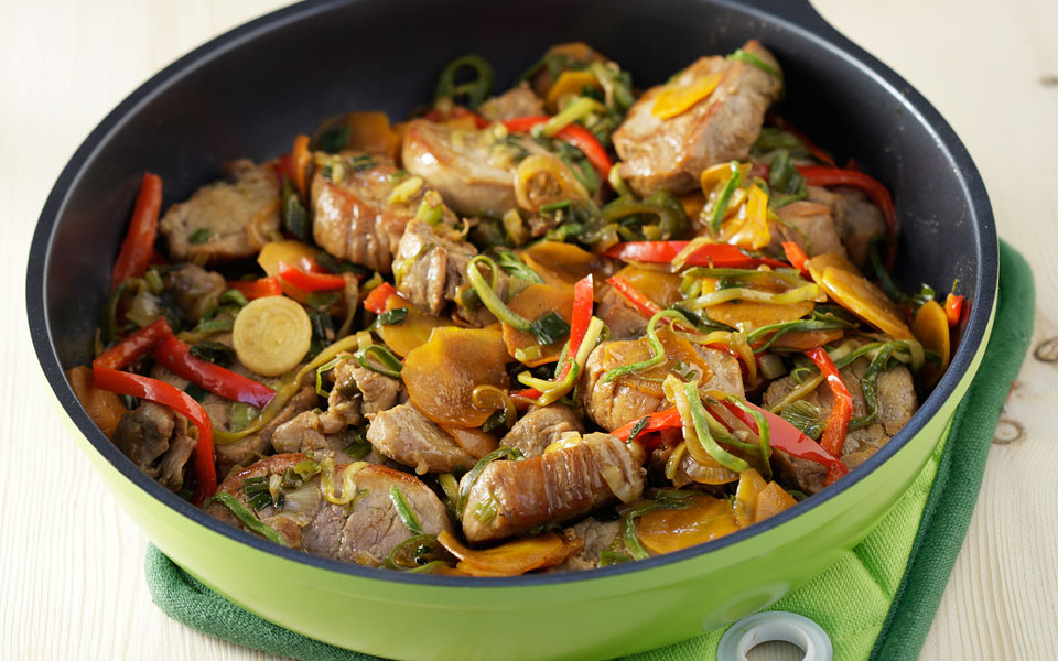 χοιρινή-τηγανιά-με-πιπεριές-2273387