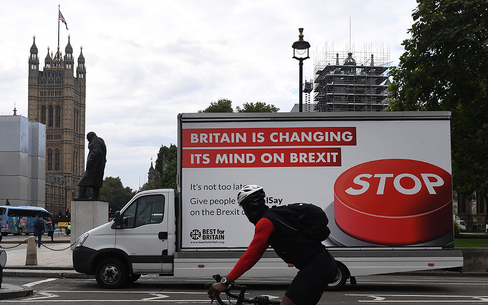 o-διμέτωπος-της-τερέζα-μέι-ενόψει-του-2271746