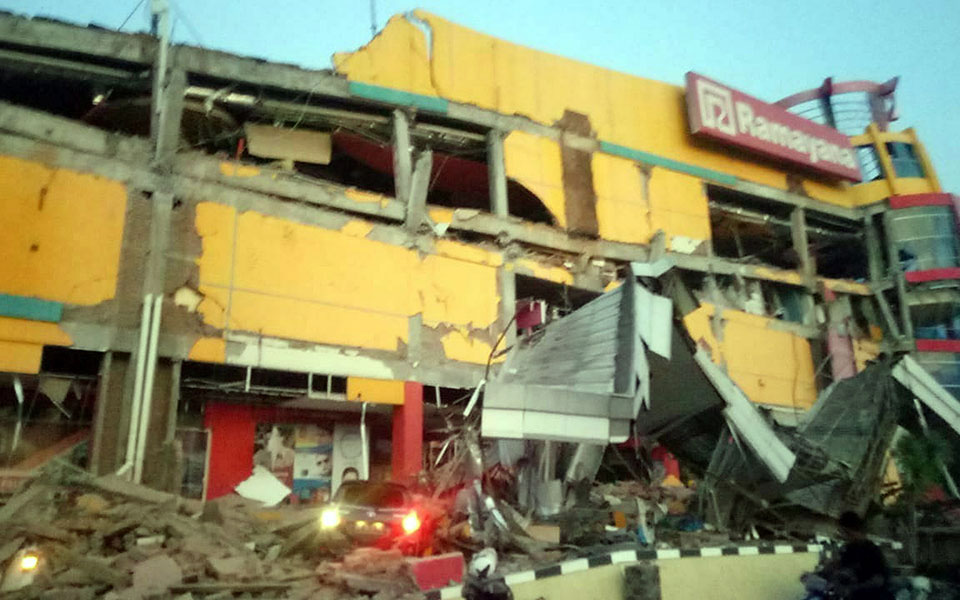 τσουνάμι-χτυπά-την-ινδονησία-μετά-τ-2275216