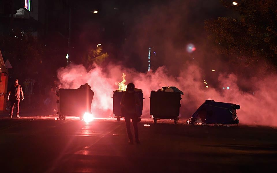 επεισόδια-σε-πειραιά-θεσσαλονίκη-κα-2273424