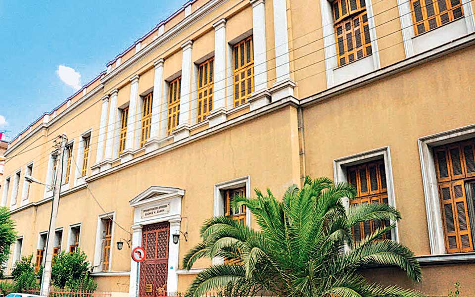 αχτίδα-φωτός-για-το-όμορφο-κτίριο-του-ζ-2270939