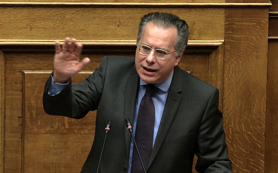 καμπανάκι-κουμουτσάκου-για-την-παρ-2271124