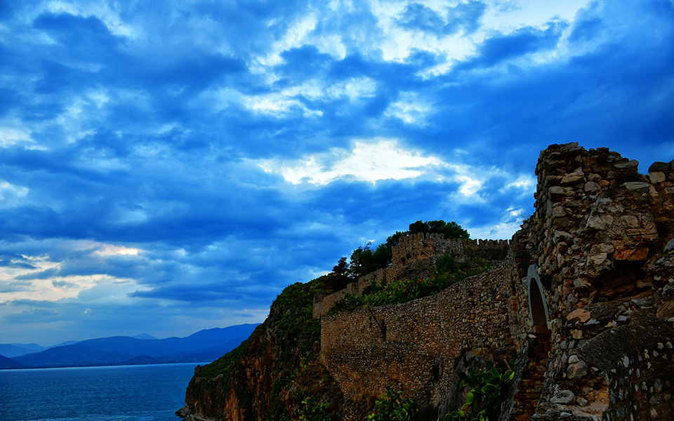 καιρός-νεφώσεις-και-πτώση-της-θερμοκρ-2271395