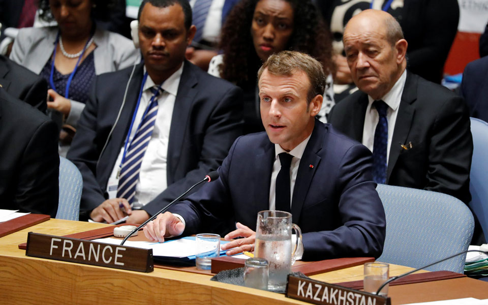 μακρόν-δεν-είναι-αρκετή-η-πολιτική-κυρ-2274814