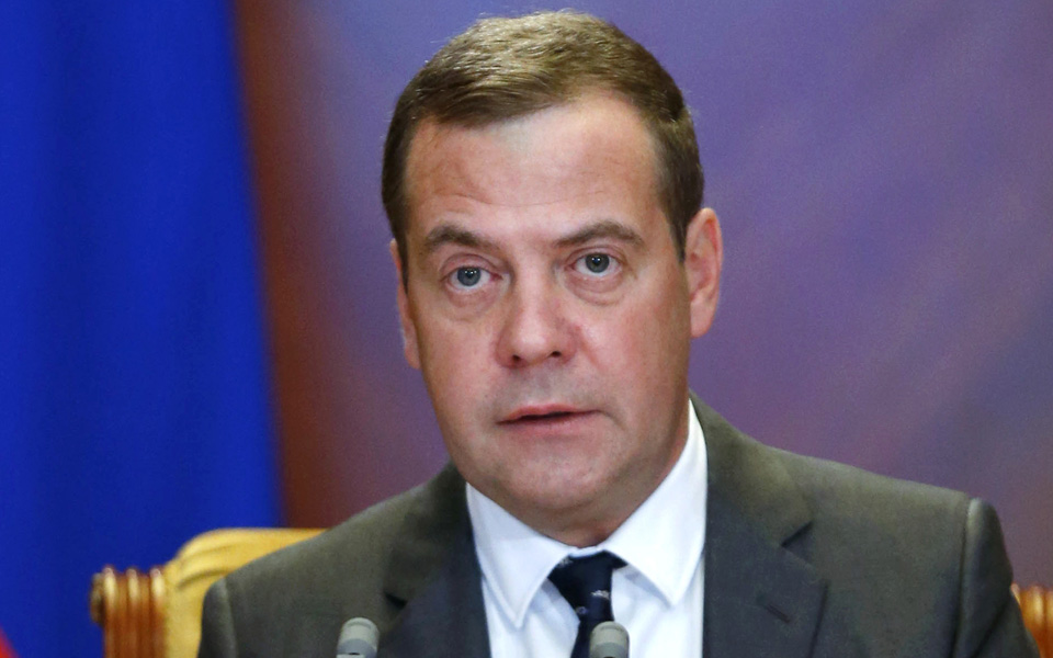 ντ-μεντβέντεφ-πλαφόν-στο-ρωσικό-πετρέ-2275007