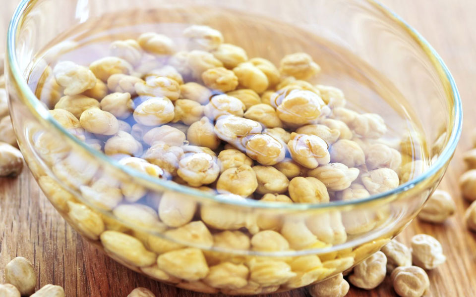 ξεφλούδισμα-αναποφλοίωτων-ρεβιθιών-2272121