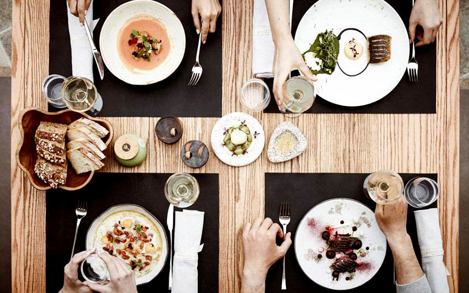 reeza-rockabella-ο-μιχάλης-κίκης-επιμελείται-μια-μο-2272267