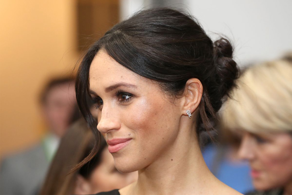 η-meghan-markle-δεν-φοράει-ποτέ-κόκκινο-κραγιόν-2273160