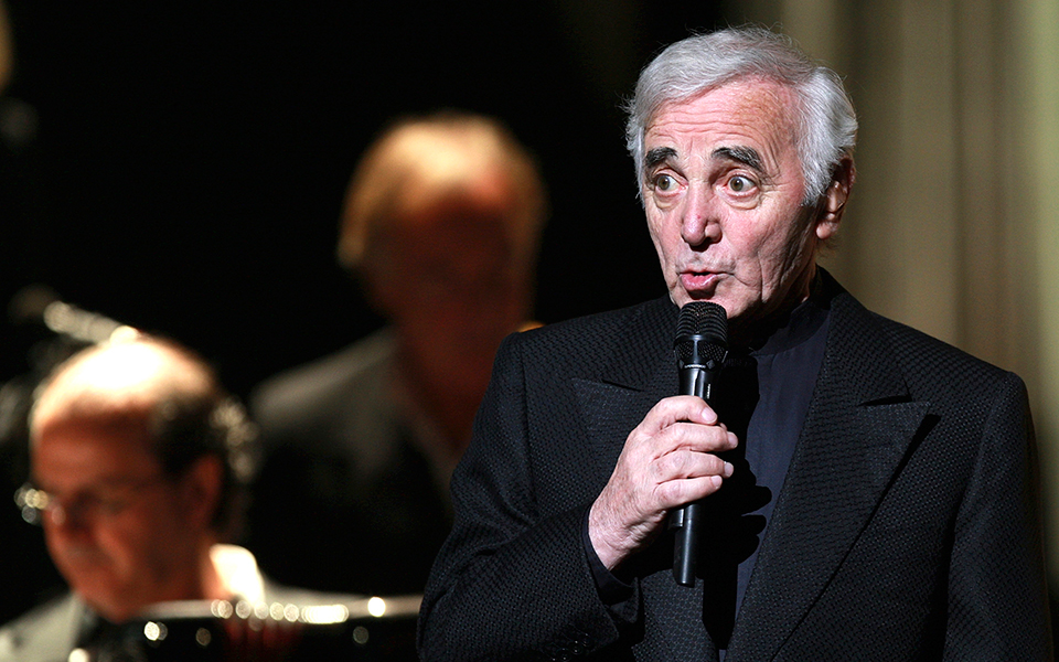 σίγησε-η-φωνή-του-αζναβούρ-2275801