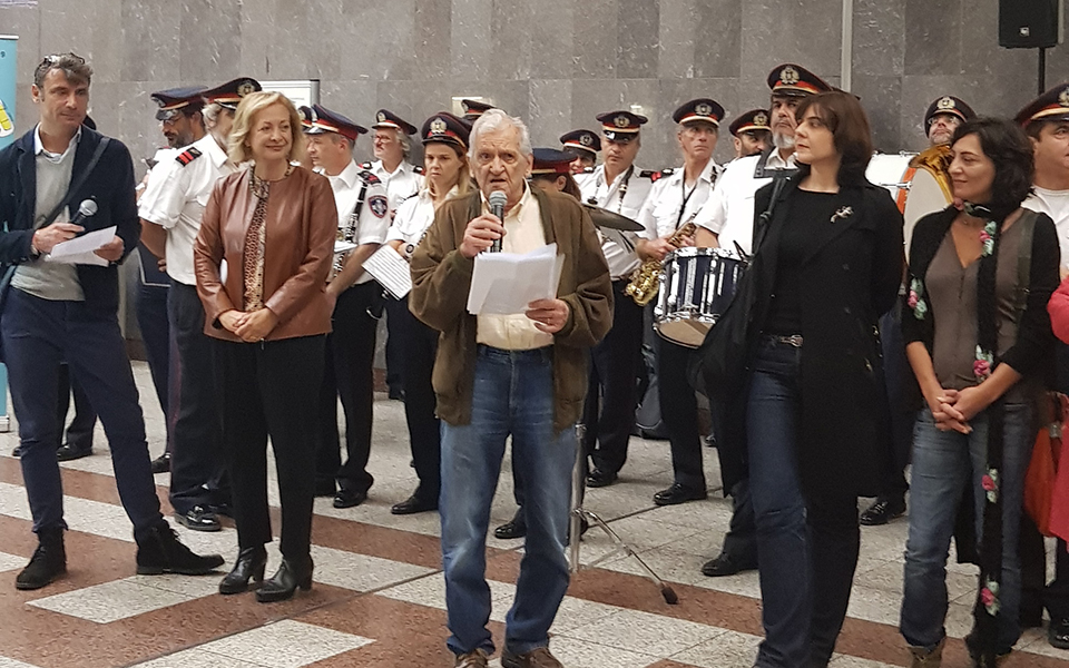 ποίηση-στις-σκάλες-και-στα-εκδοτήρια-τ-2275882